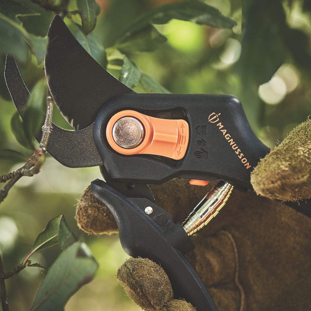 Screwfix secateurs store